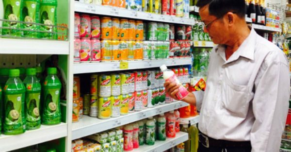 Cuộc chiến giành miếng bánh gần 2 tỷ USD của trà đóng chai Việt