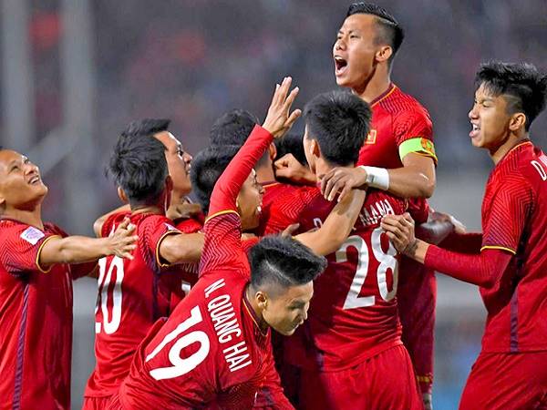Việt Nam giữ vững thứ hạng lịch sử, bỏ xa Thái Lan trên BXH FIFA tháng 12