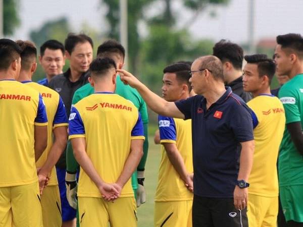 Bóng đá Việt Nam sáng 11/3: V-League thay đổi lịch thi đấu