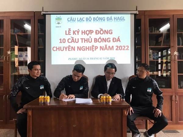 Bóng đá Việt Nam 16/2: HAGL ký hợp đồng với hàng loạt cầu thủ trẻ