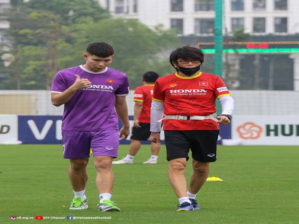 Bóng đá Việt Nam chiều 25/4: Liễu Quang Vinh chưa thể trở lại tập luyện