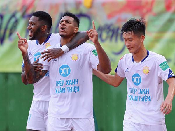 Bóng đá Việt 3/7: Nam Định lần đầu tiên trụ hạng sớm V.League