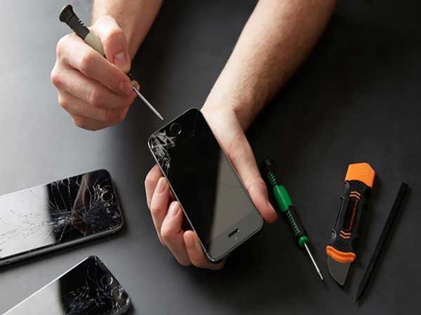 Cách kiểm tra màn hình iphone có bị thay chưa qua ốc vít xung quanh màn hình