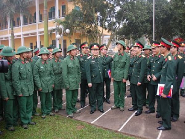 Ngủ mê thấy nói chuyện với quân lính