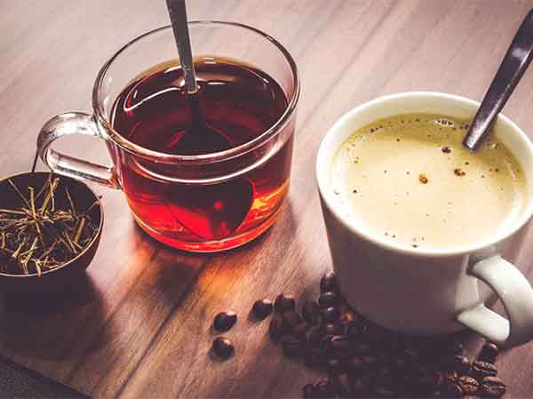 Bà bầu không nên uống trà đặc, cà phê trong vòng 1–2 giờ trước khi ăn