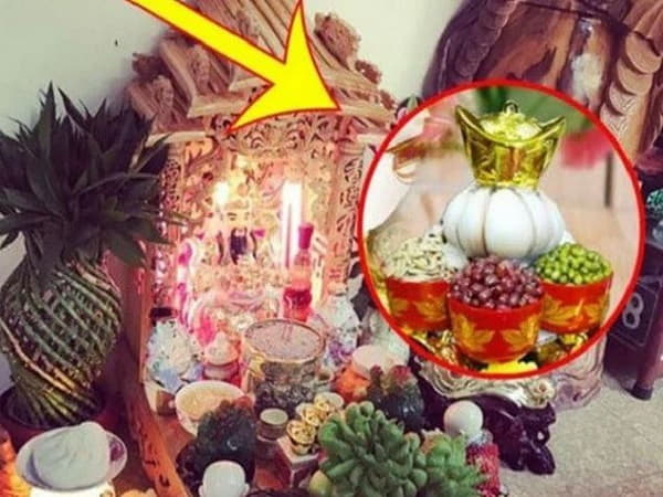 Vậy, có nên đặt tỏi ở bàn thờ Thần Tài?